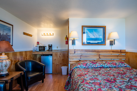 Oceanside Ocean Front Cabins - Guest Room with amenities