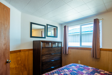 Oceanside Ocean Front Cabins - Guest Room