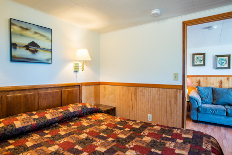 Oceanside Ocean Front Cabins - Guest Room