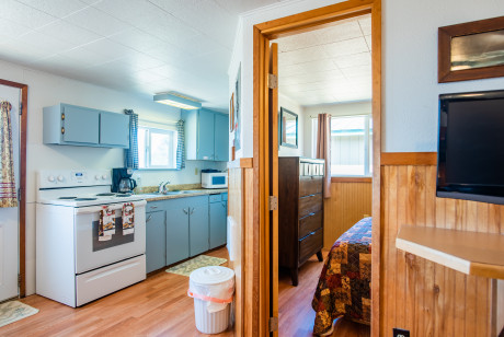 Oceanside Ocean Front Cabins - Guest Room