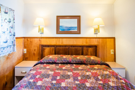 Oceanside Ocean Front Cabins - Guest Room